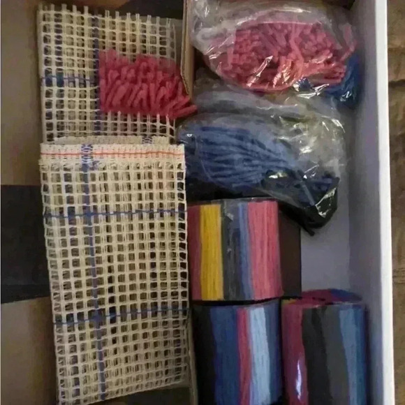 WonderArt Latch Hook Kit - Picture 3 of 3